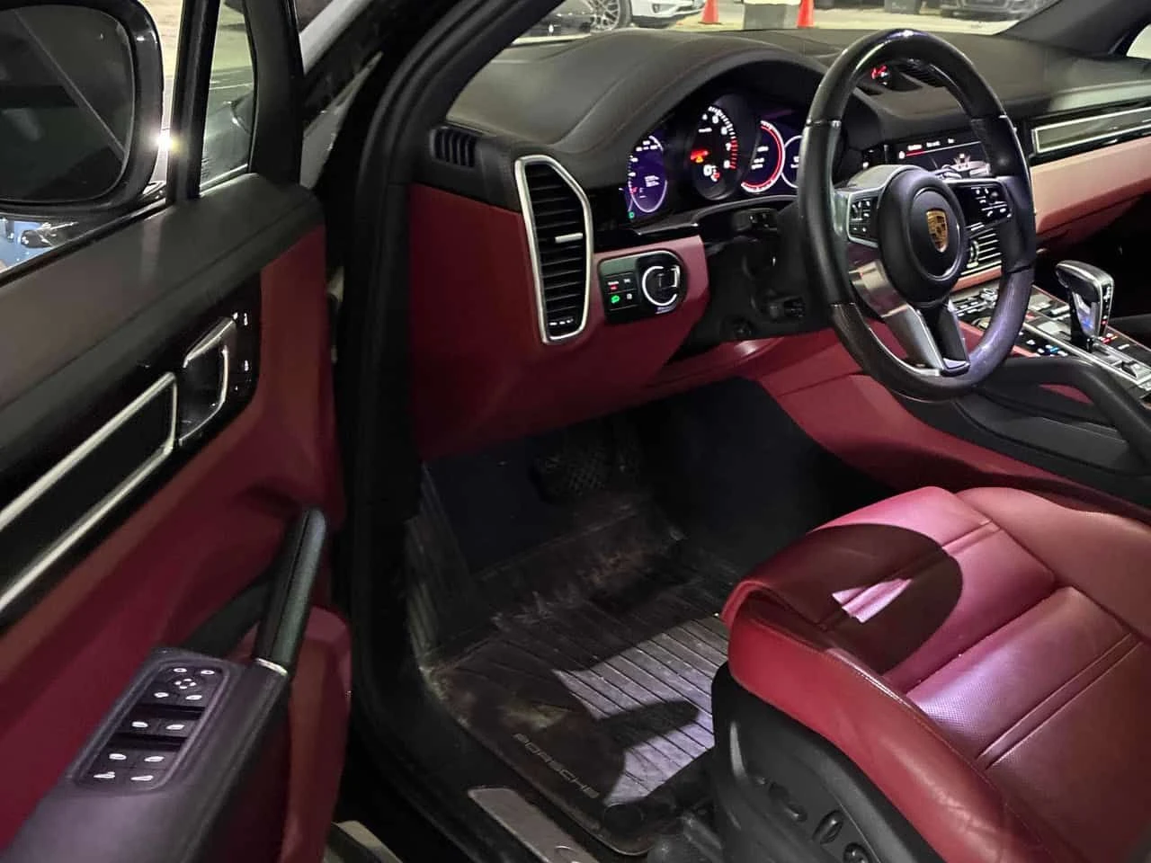 Porsche Cayenne * ГЛАВНО ПРЕДСТАВИТЕЛСТВО* ДИСТРОНИК* 360КАМ* ПАНО, снимка 8 - Автомобили и джипове - 55023999