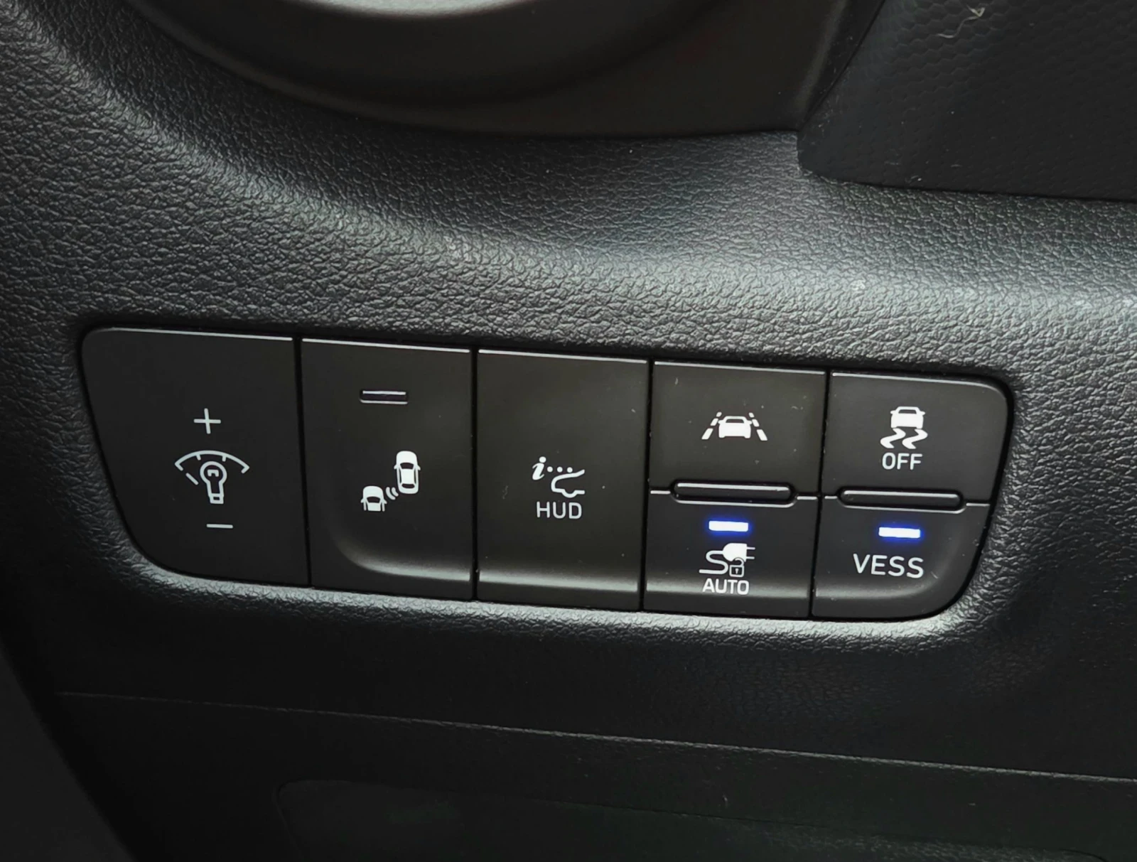 Hyundai Kona SOH100%/Premium, снимка 13 - Автомобили и джипове - 56732243