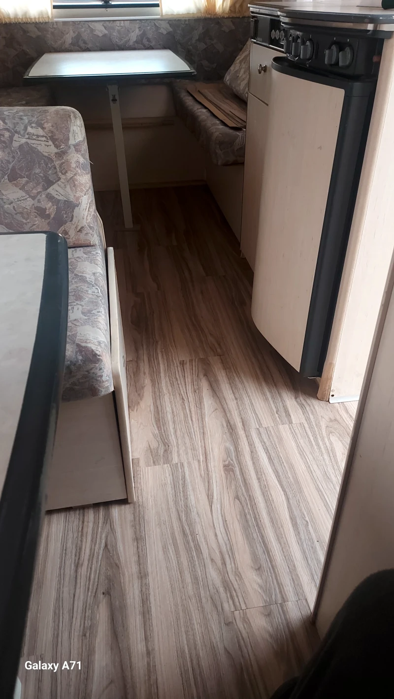 Каравана Dethleffs Rm2, снимка 11 - Каравани и кемпери - 53192389