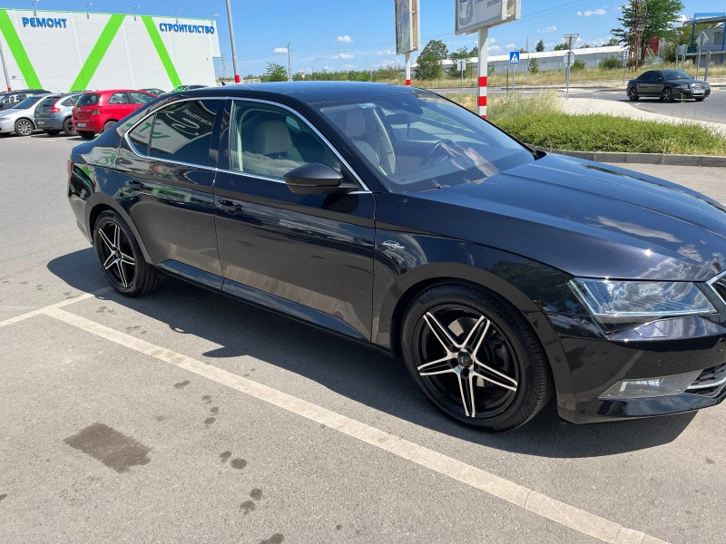 Skoda Superb, снимка 3 - Автомобили и джипове - 46233713