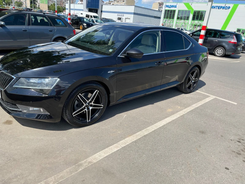 Skoda Superb, снимка 2 - Автомобили и джипове - 46233713