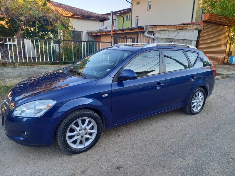 Kia Ceed 1.6 CRD, снимка 4 - Автомобили и джипове - 47667941