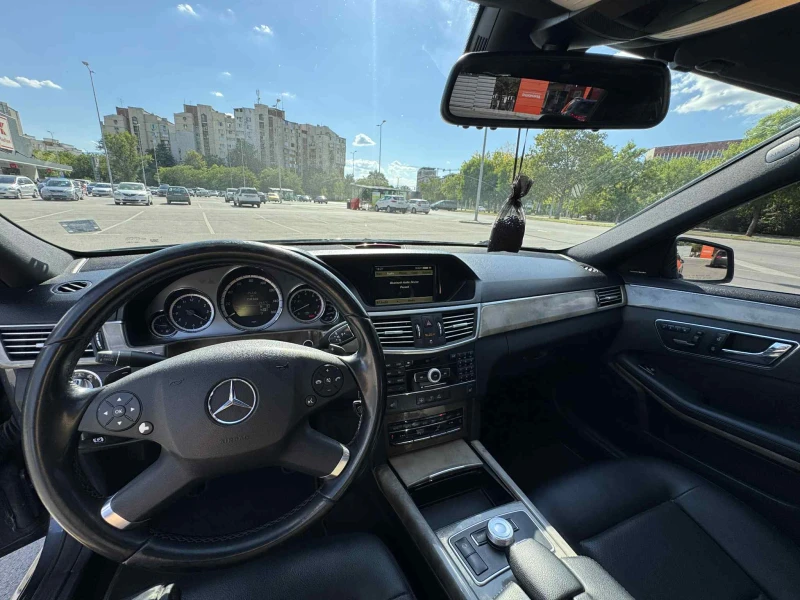 Mercedes-Benz E 350 4matic, снимка 10 - Автомобили и джипове - 51476395