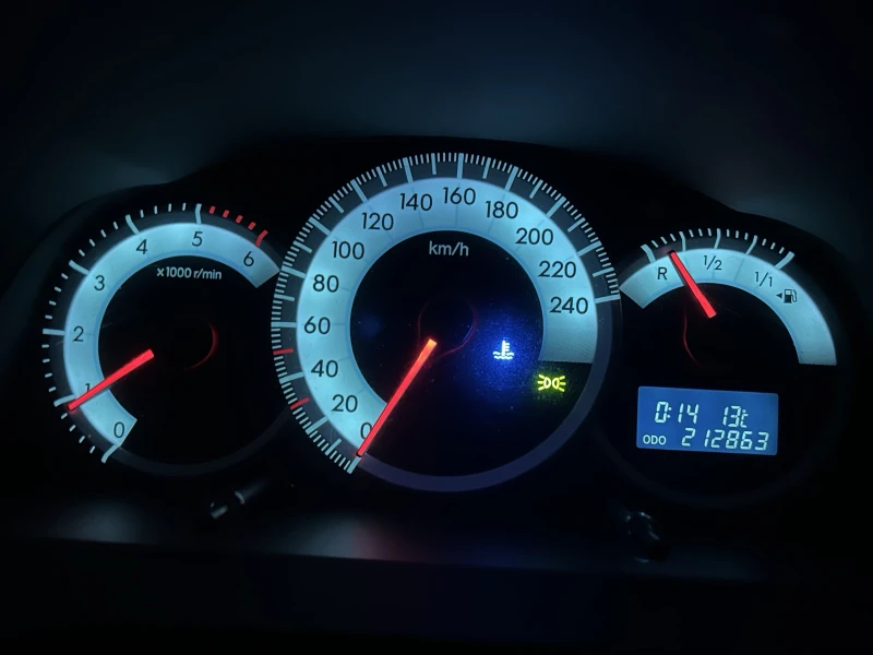 Toyota Corolla verso, снимка 11 - Автомобили и джипове - 52632417