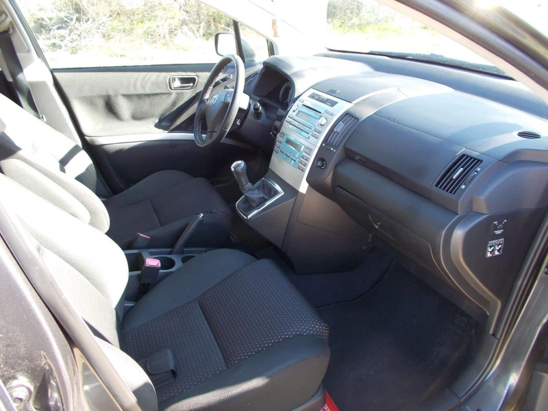 Toyota Corolla verso, снимка 8 - Автомобили и джипове - 52632417