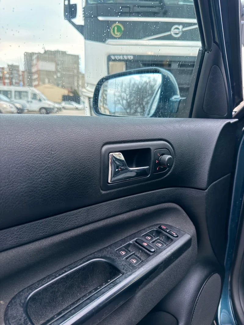 VW Golf 1.9 TDI 101, снимка 9 - Автомобили и джипове - 52973157