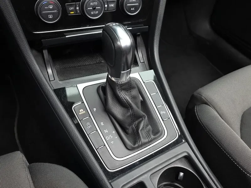 VW Golf 7Th Generation 2.0 Tdi, снимка 9 - Автомобили и джипове - 55748732