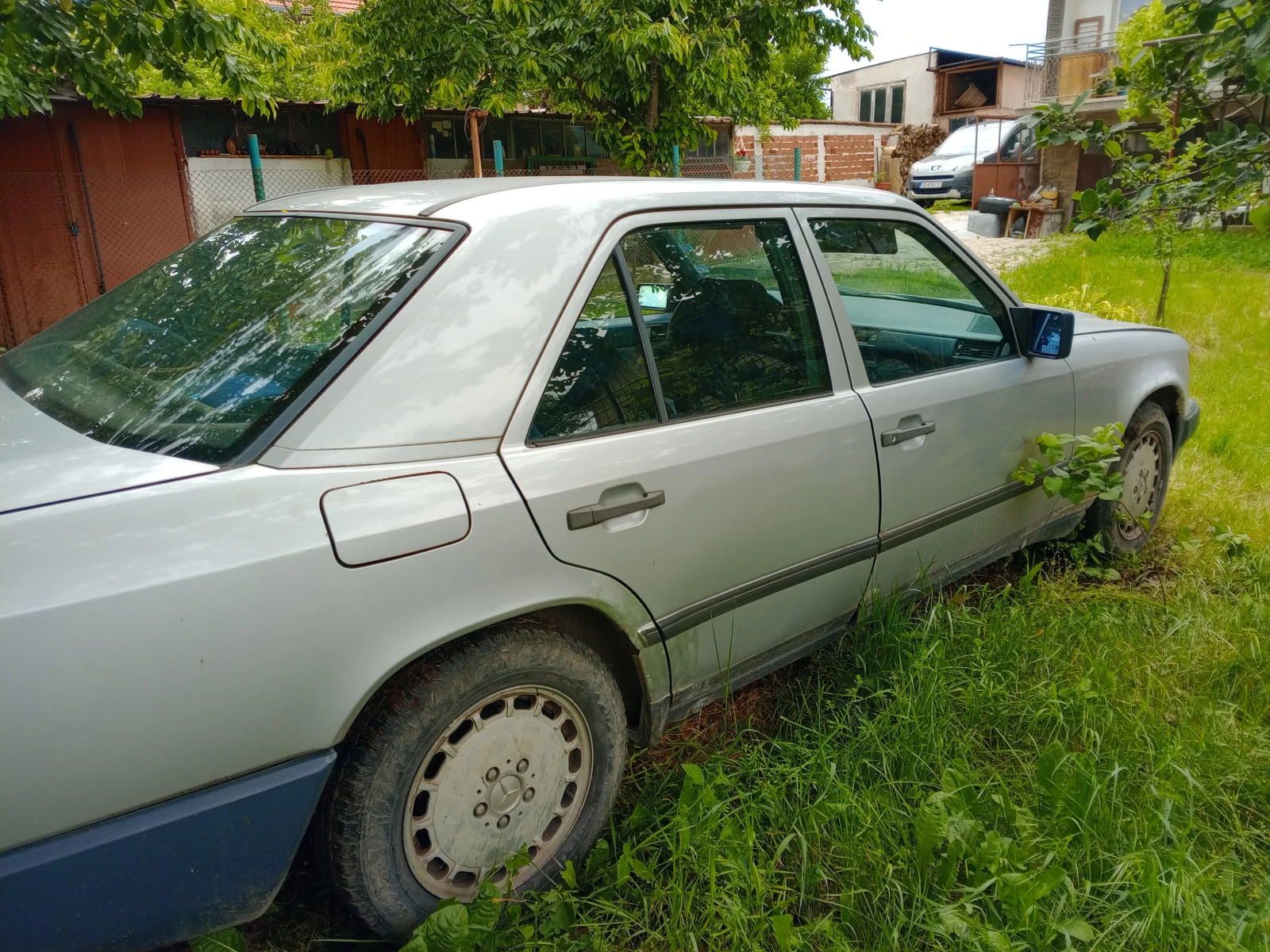 Mercedes-Benz 124  - изображение 6