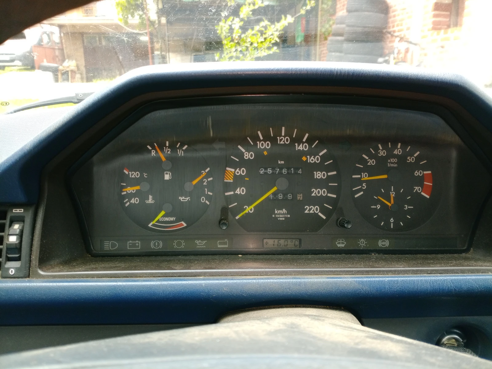 Mercedes-Benz 124  - изображение 8
