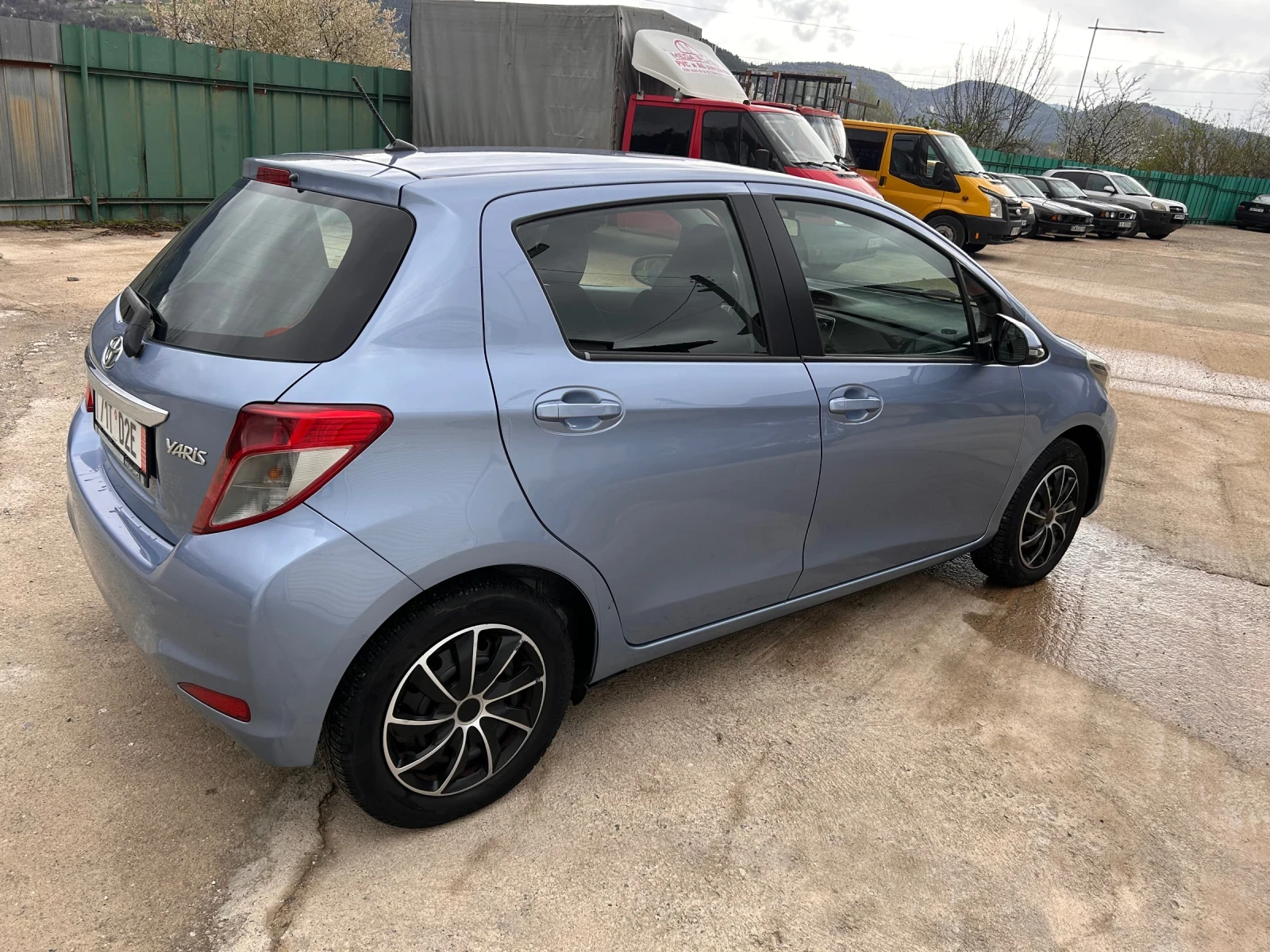 Toyota Yaris 1.33 99hp, снимка 3 - Автомобили и джипове - 54296081