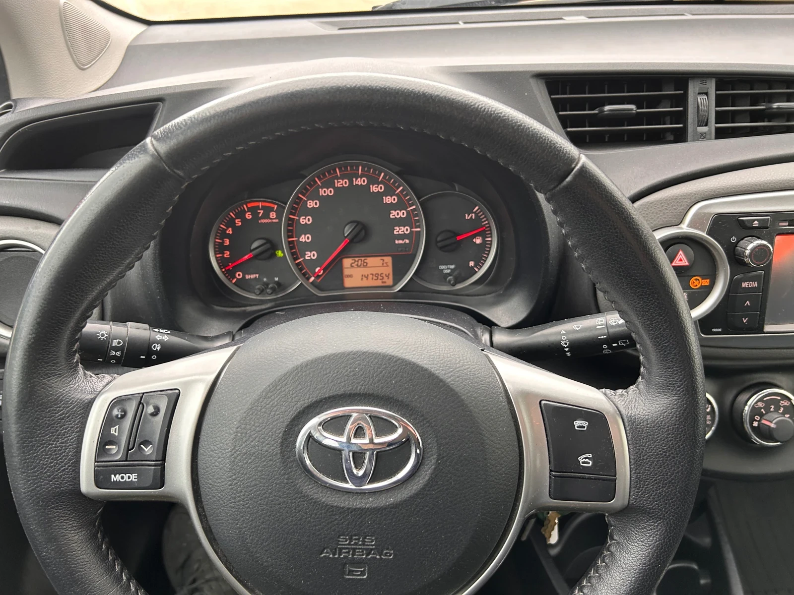 Toyota Yaris 1.33 99hp, снимка 10 - Автомобили и джипове - 54296081