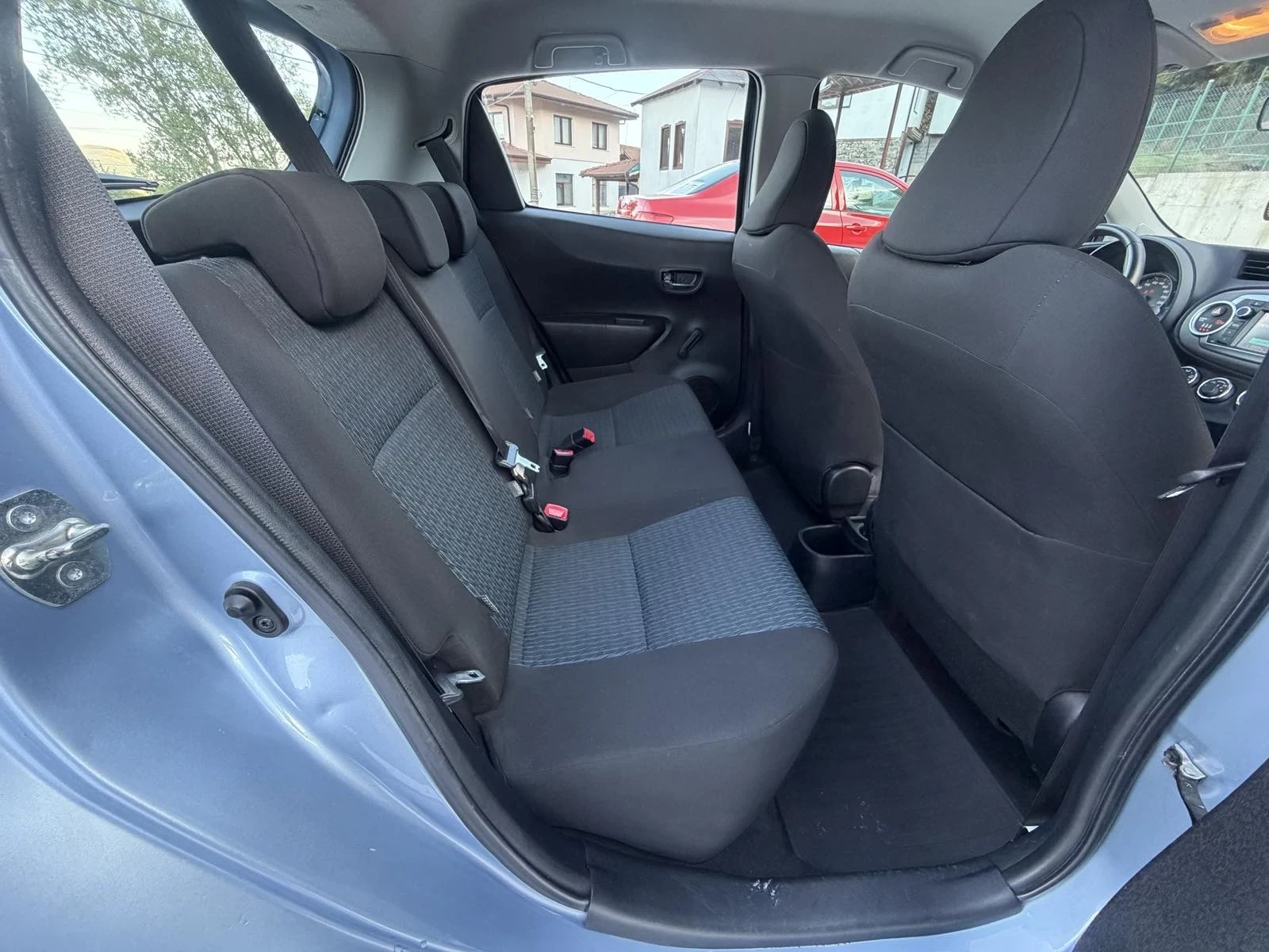 Toyota Yaris 1.33 99hp, снимка 10 - Автомобили и джипове - 55697555