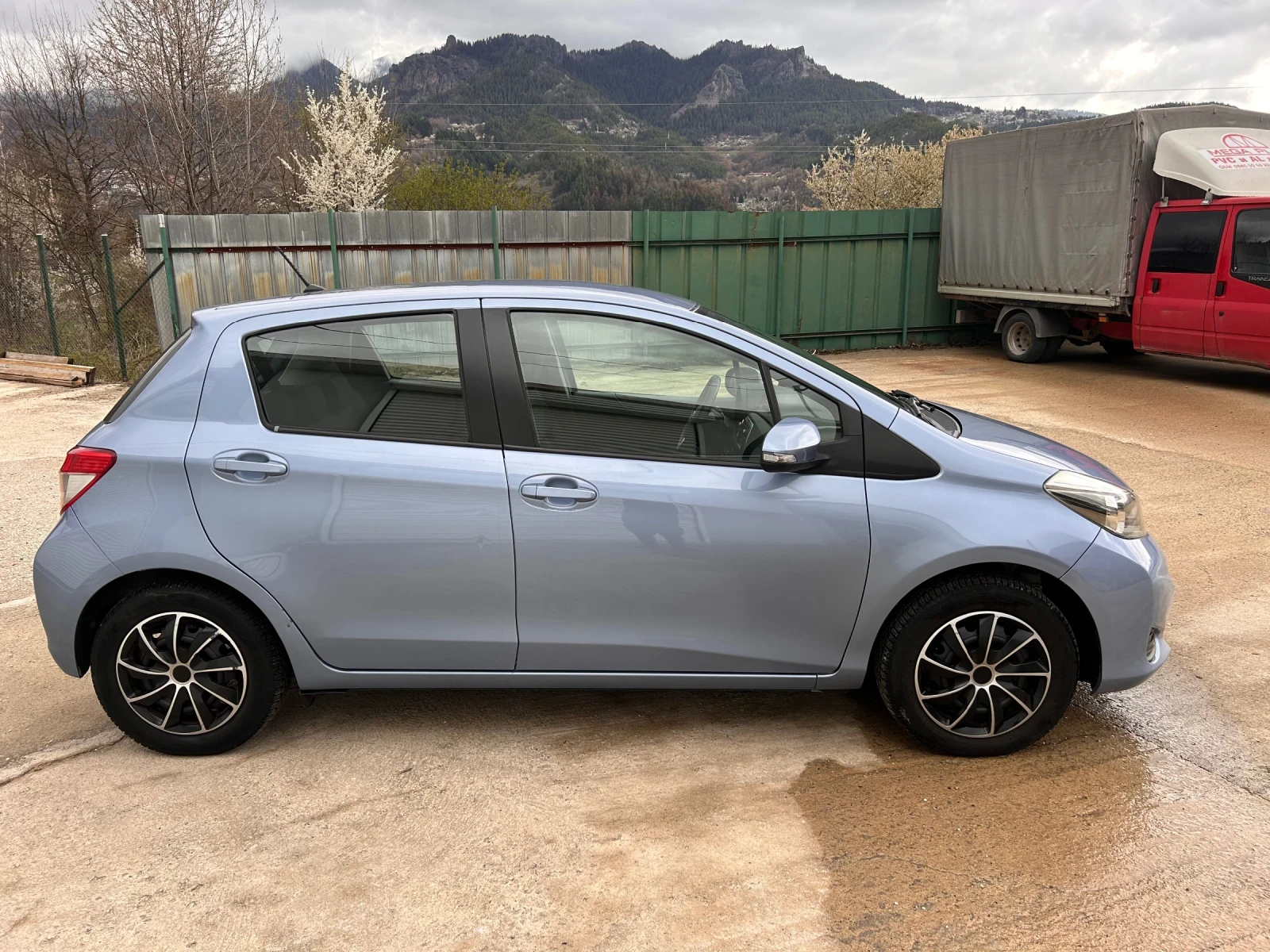 Toyota Yaris 1.33 99hp, снимка 4 - Автомобили и джипове - 54296081