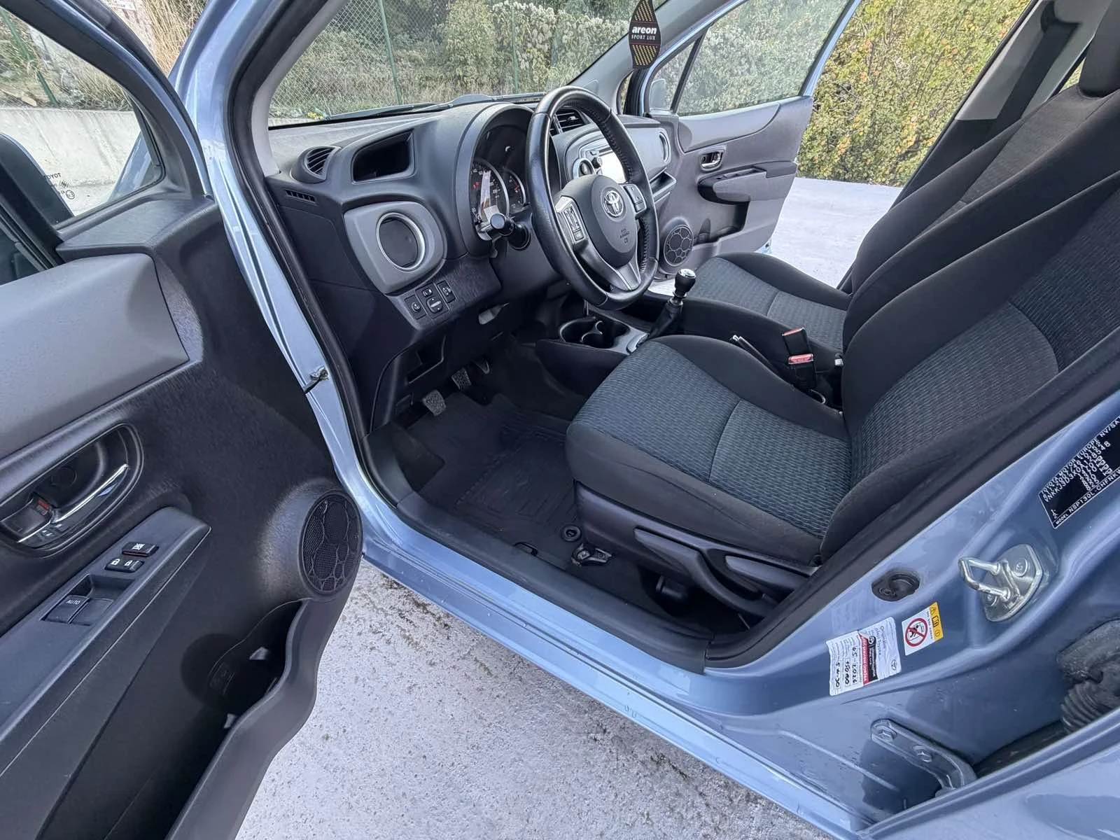 Toyota Yaris 1.33 99hp, снимка 8 - Автомобили и джипове - 55697555