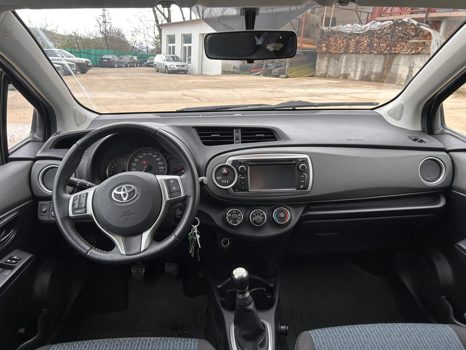 Toyota Yaris 1.33 99hp, снимка 6 - Автомобили и джипове - 54296081