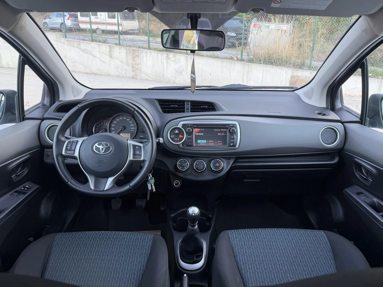 Toyota Yaris 1.33 99hp, снимка 15 - Автомобили и джипове - 55697555