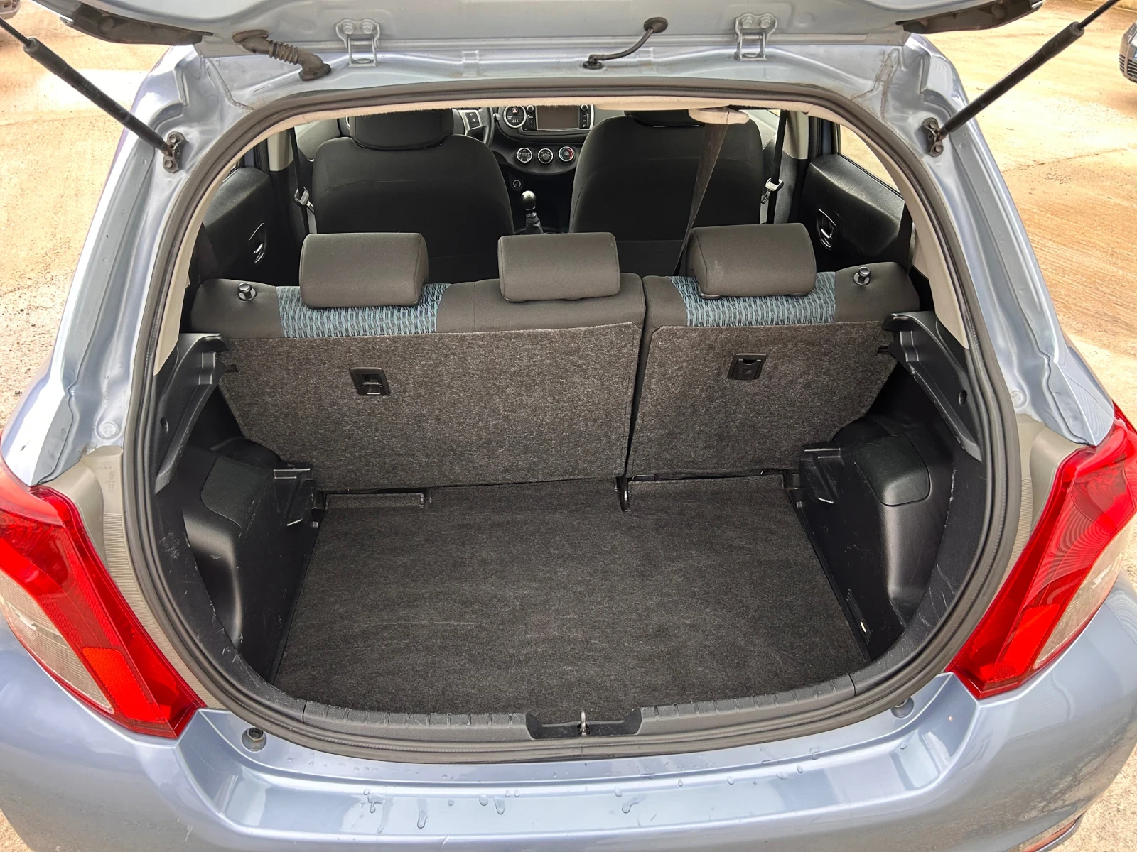 Toyota Yaris 1.33 99hp, снимка 7 - Автомобили и джипове - 54296081