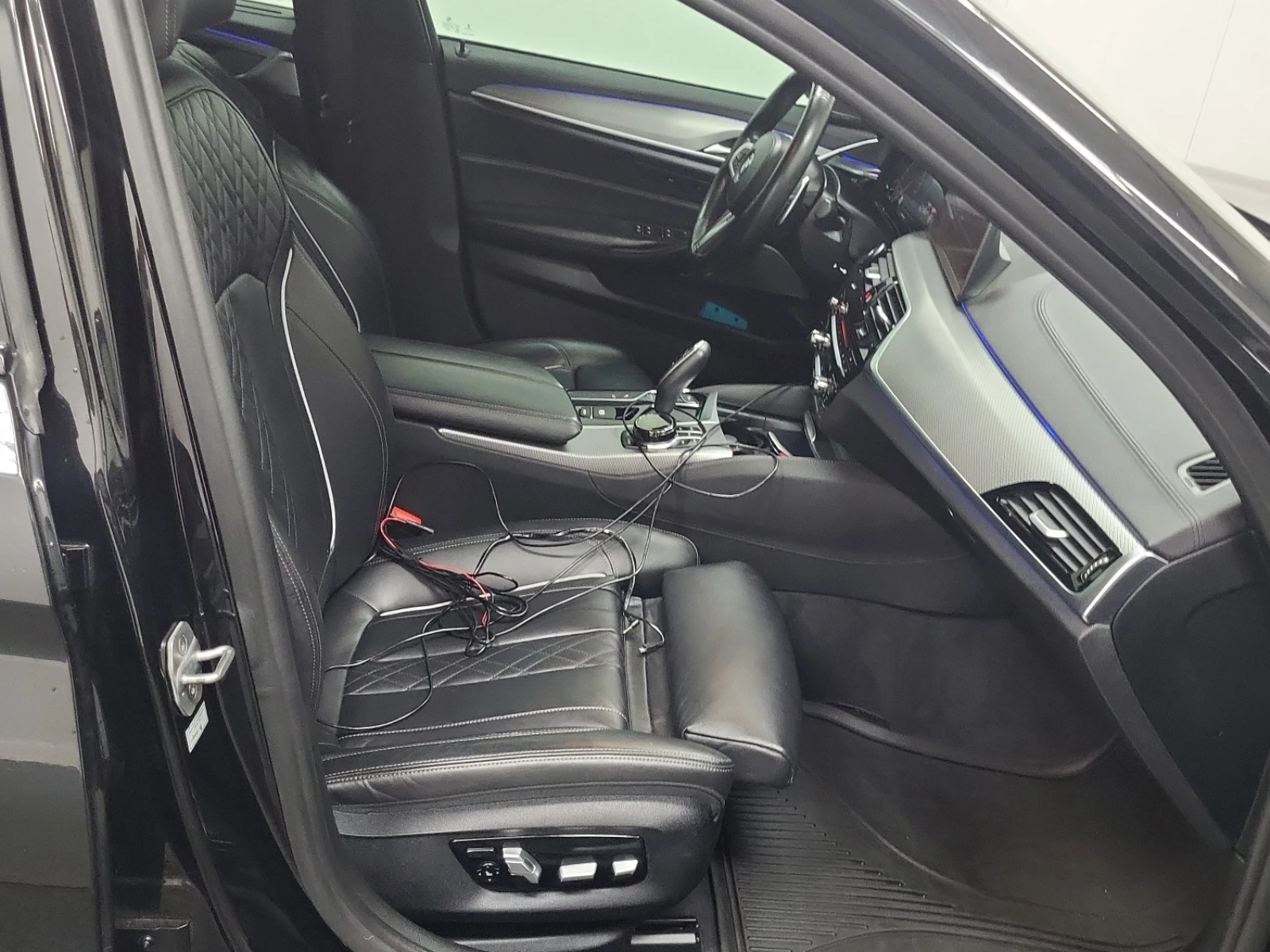 BMW 540 i xDrive/M-Pack/Digital/H&K/HUD/360, снимка 9 - Автомобили и джипове - 54690601