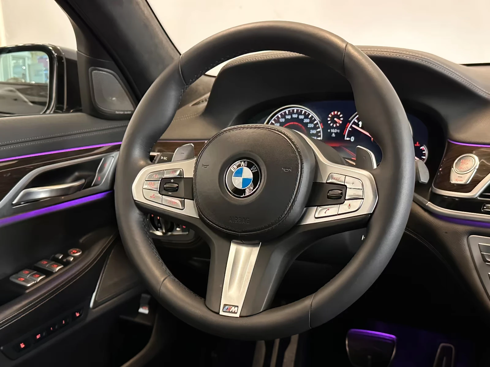 BMW 730 d/265HP/M-SPORT/4X4/SOFT/ОБДУХВАНЕ/276h, снимка 8 - Автомобили и джипове - 55052200