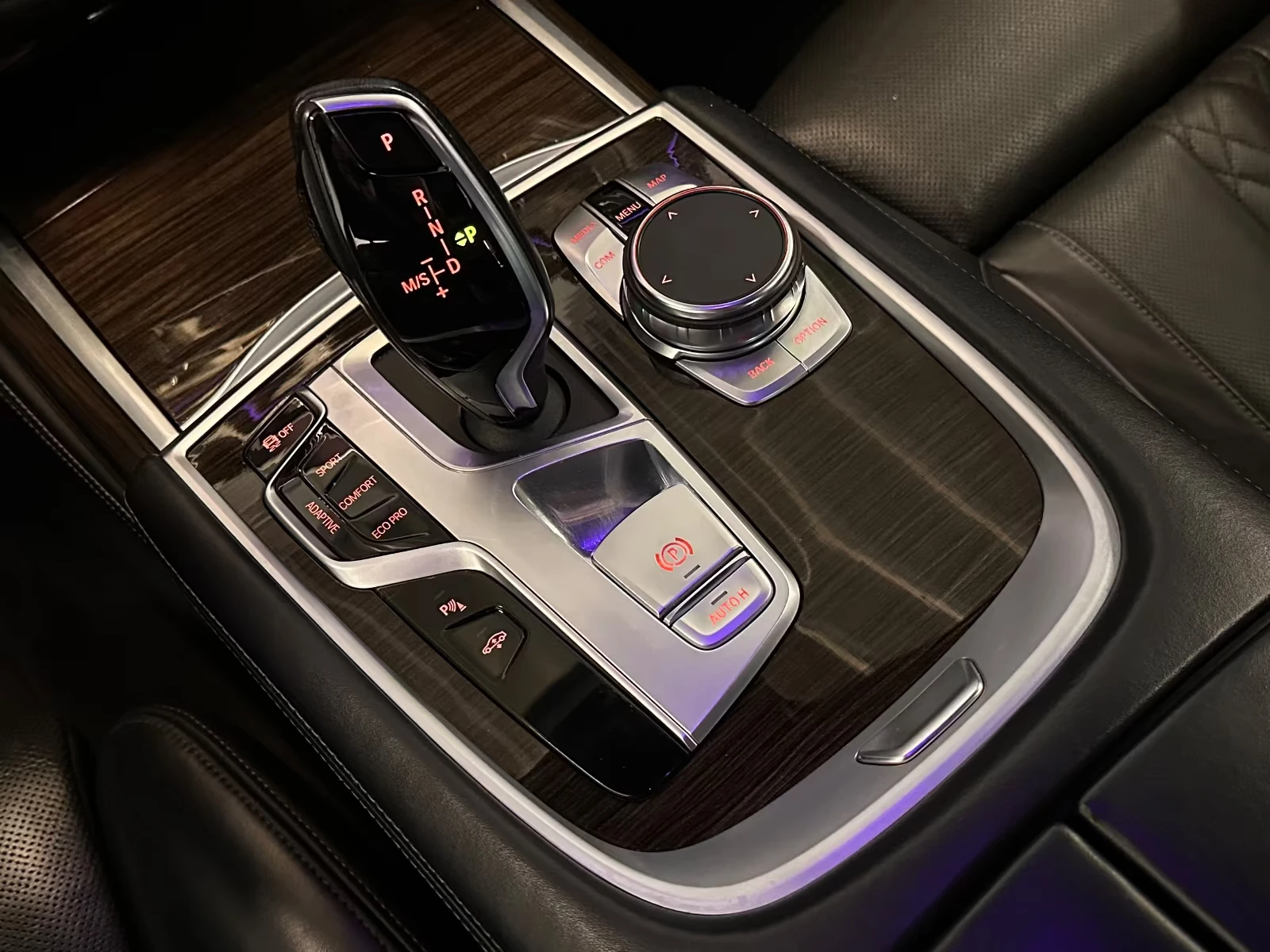 BMW 730 d/265HP/M-SPORT/4X4/SOFT/ОБДУХВАНЕ/276h, снимка 16 - Автомобили и джипове - 55052200