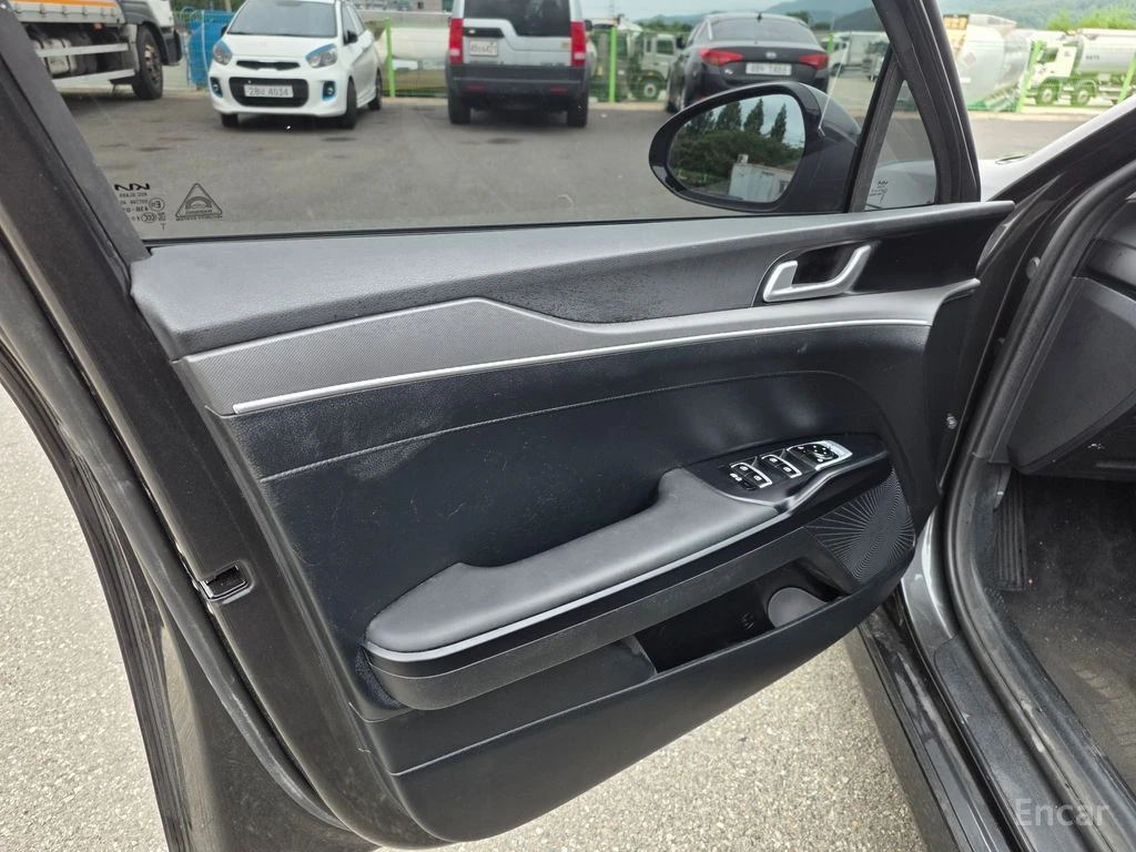 Kia K5 2.0* LPI* TRENDY* ПОДГРЕВ* КАМЕРА* LANE* ASSIST* , снимка 8 - Автомобили и джипове - 55562474