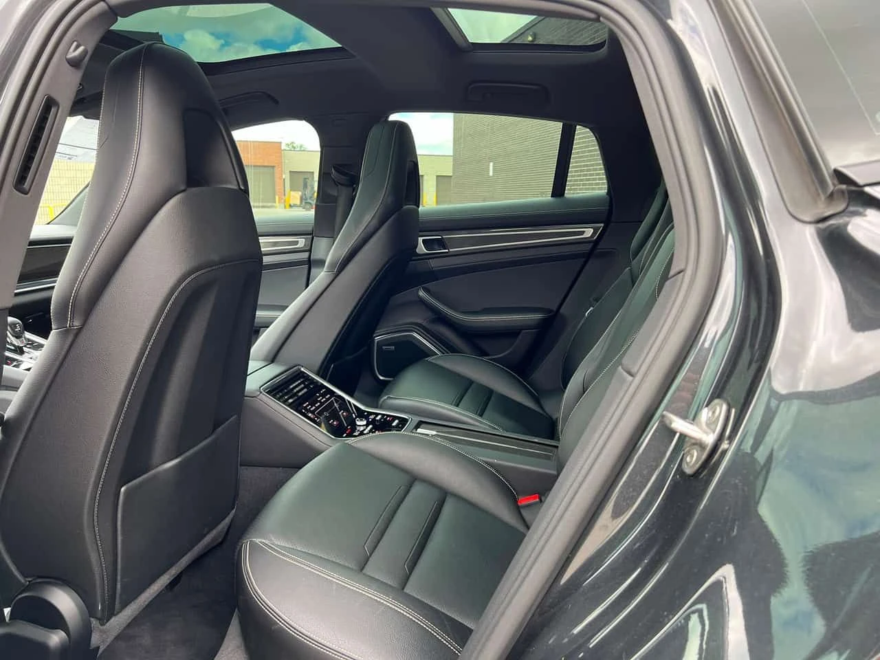 Porsche Panamera  4 HYBRID / MATRIX / BOSE / CARFAX, снимка 9 - Автомобили и джипове - 55671007