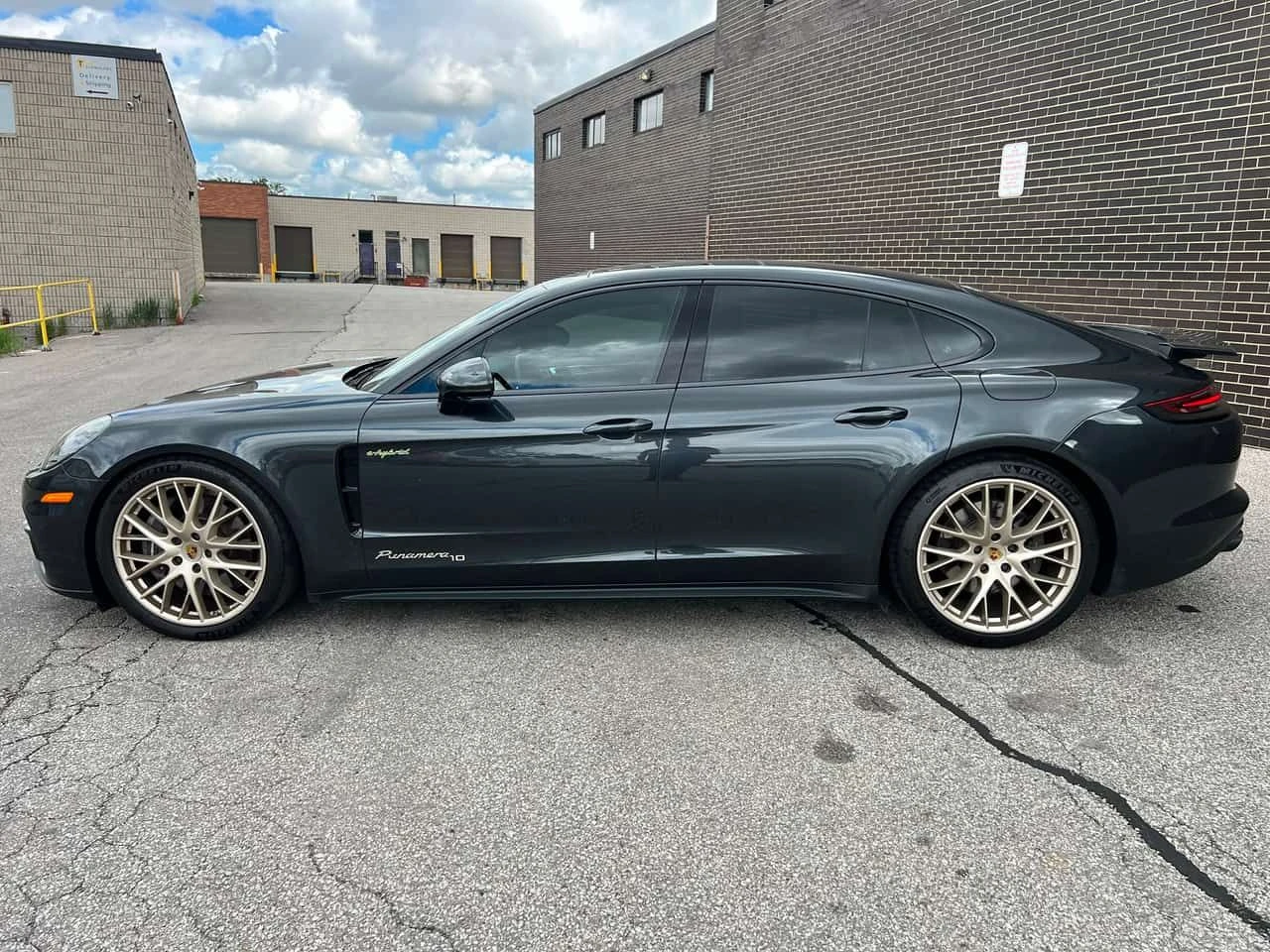 Porsche Panamera  4 HYBRID / MATRIX / BOSE / CARFAX, снимка 2 - Автомобили и джипове - 55671007