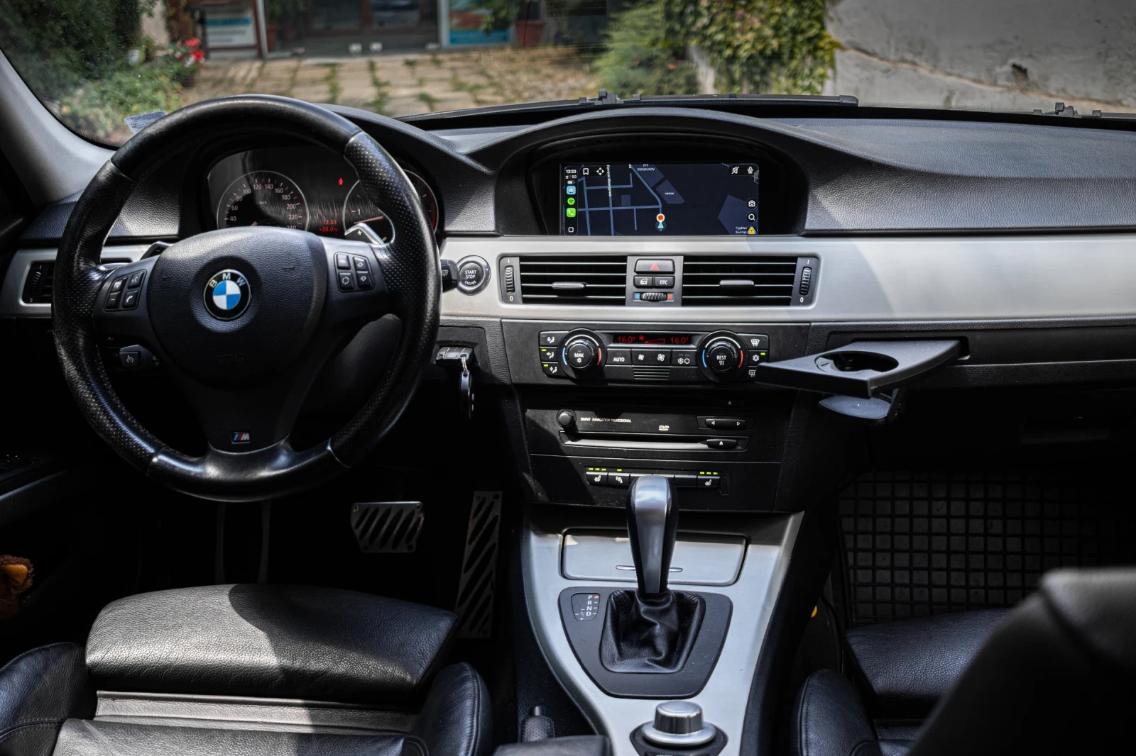 BMW 330, снимка 8 - Автомобили и джипове - 55711279