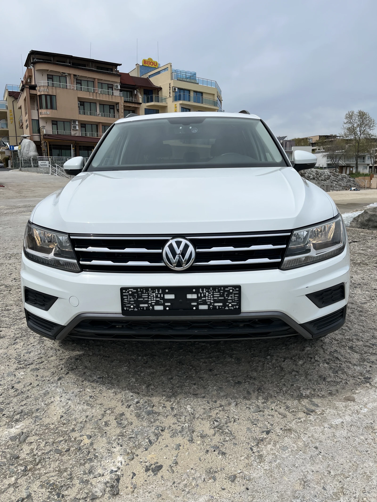 VW Tiguan R-LINE/TSI/4Motion, снимка 2 - Автомобили и джипове - 40632073