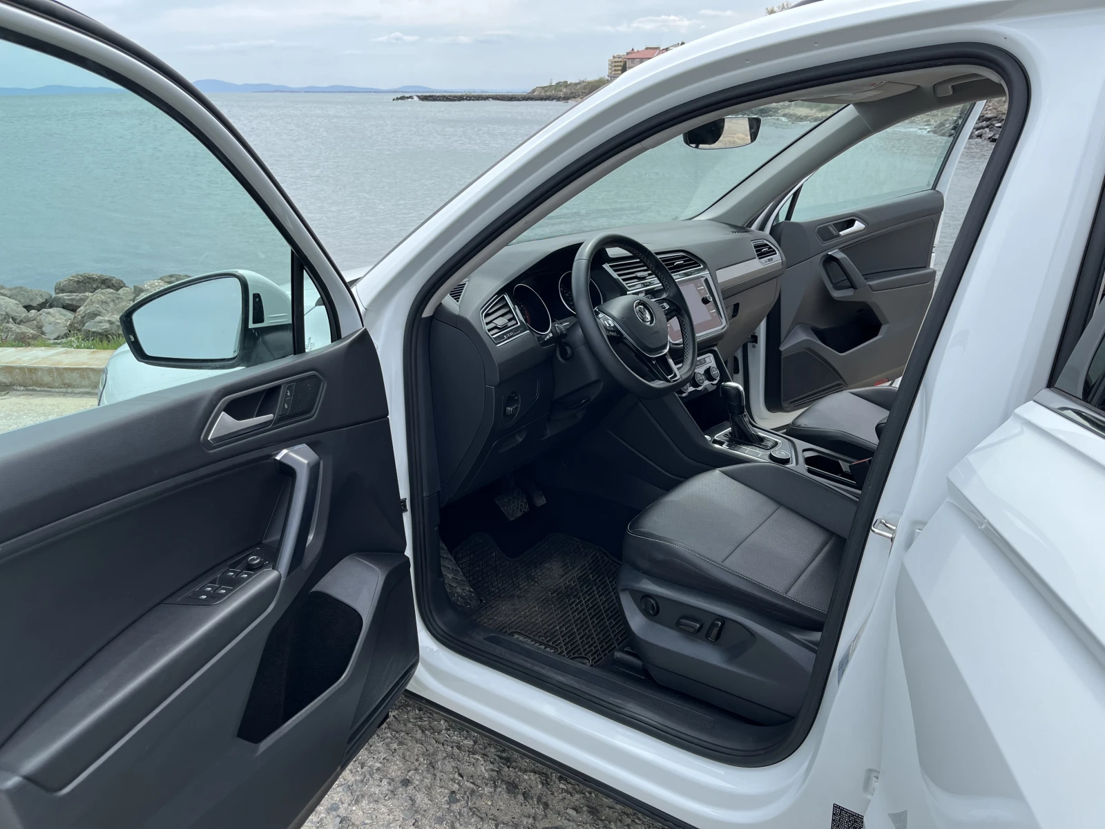 VW Tiguan R-LINE/TSI/4Motion, снимка 12 - Автомобили и джипове - 40632073