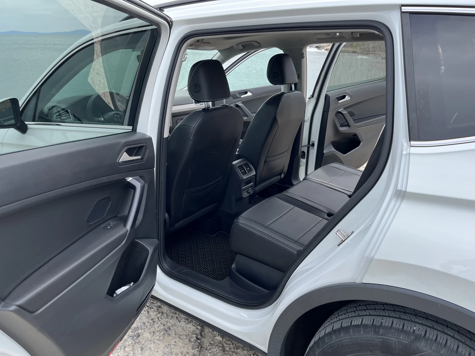 VW Tiguan R-LINE/TSI/4Motion, снимка 11 - Автомобили и джипове - 40632073
