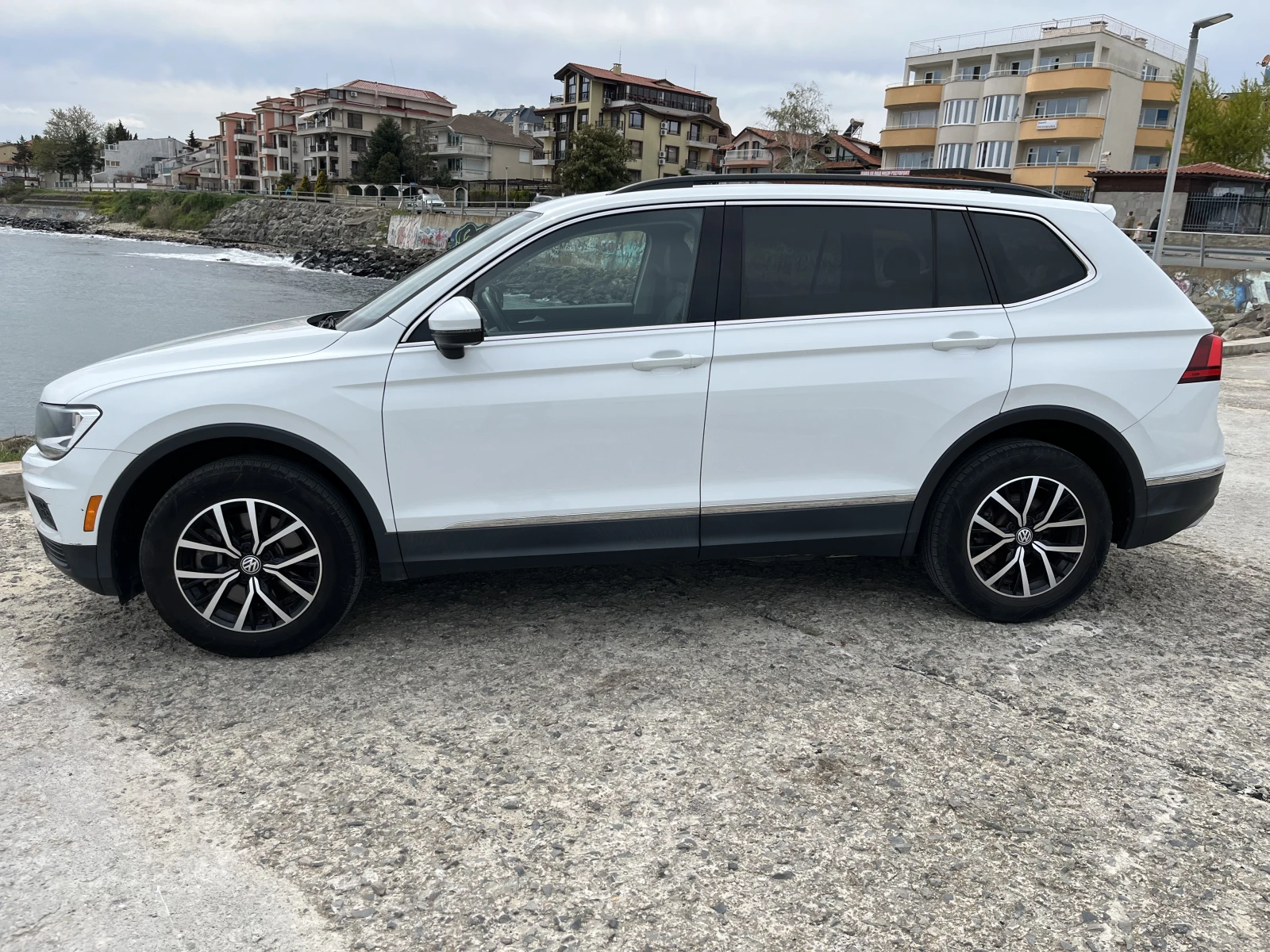 VW Tiguan R-LINE/TSI/4Motion, снимка 4 - Автомобили и джипове - 40632073