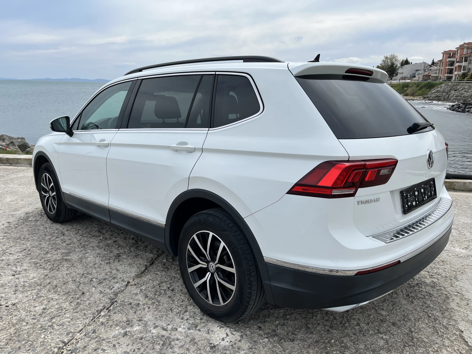 VW Tiguan R-LINE/TSI/4Motion, снимка 5 - Автомобили и джипове - 40632073