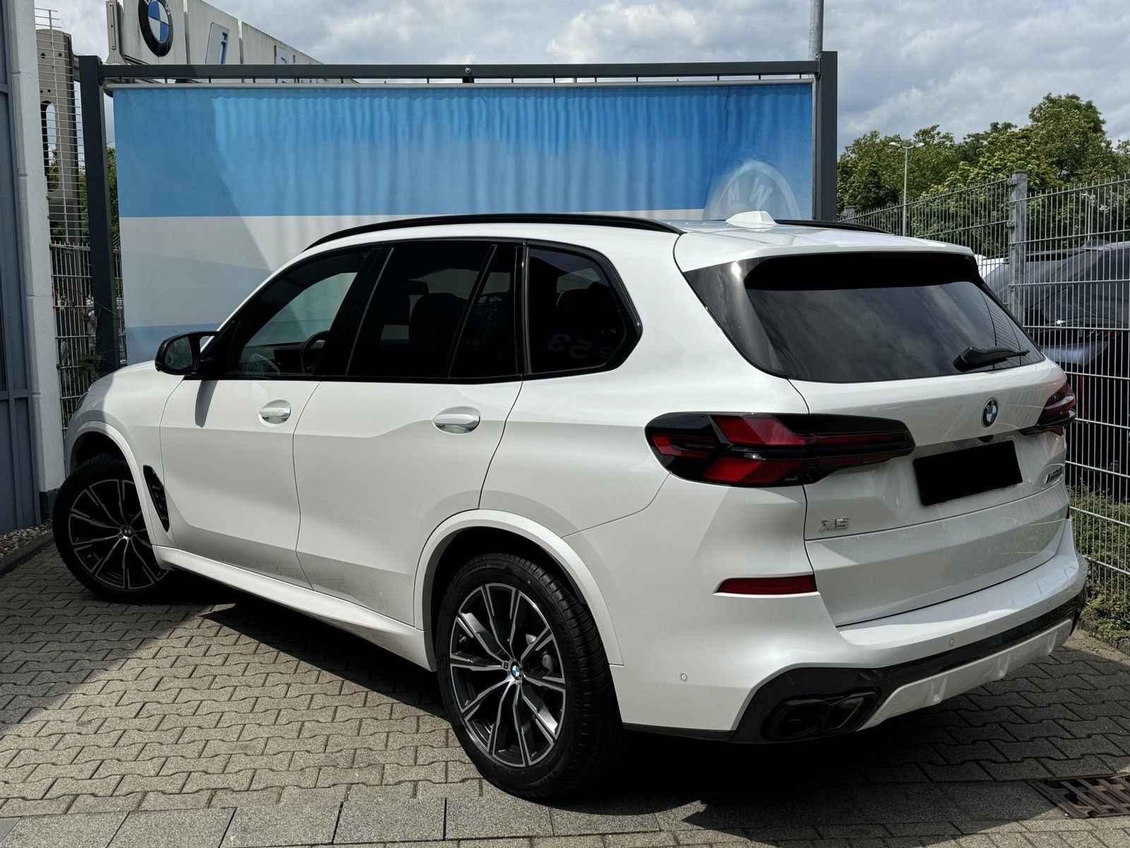 BMW X5 M60i/ FACELIFT/ EXCLUSIV/ H&K/ PANO/ HEAD UP/ 360/ - изображение 3