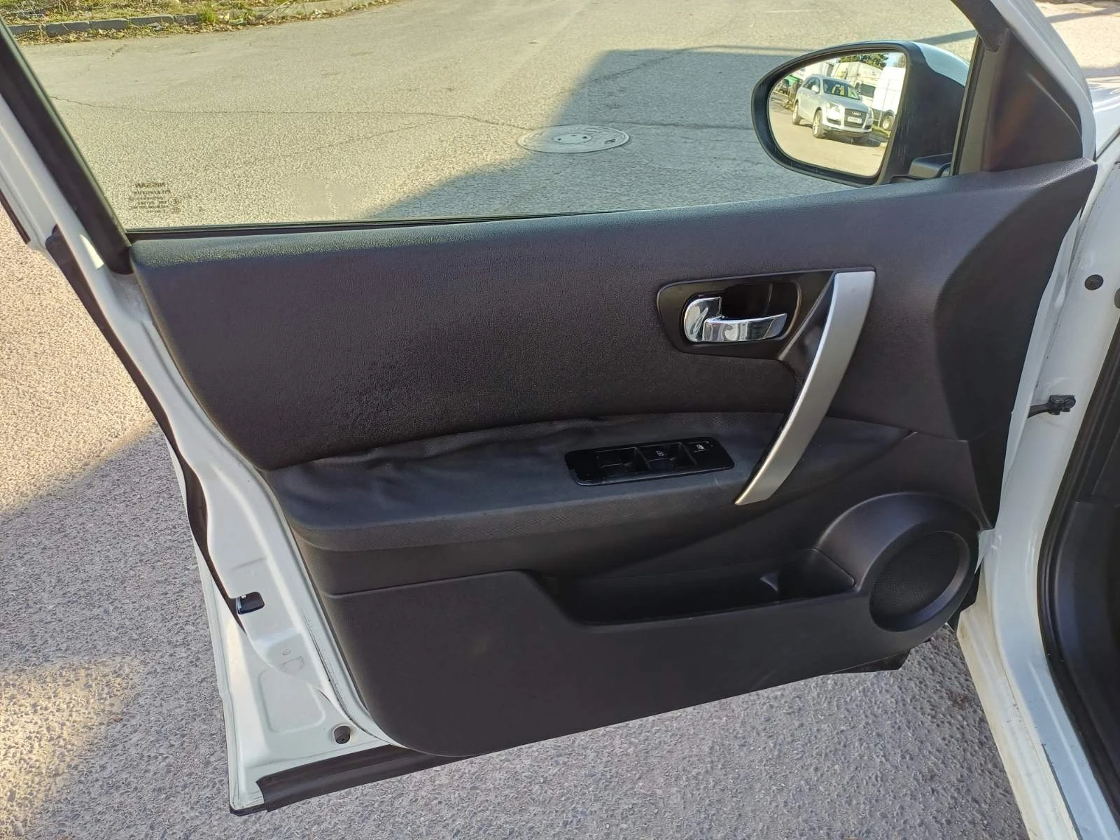 Nissan Qashqai 1.5 dCi Facelift, снимка 11 - Автомобили и джипове - 53824060