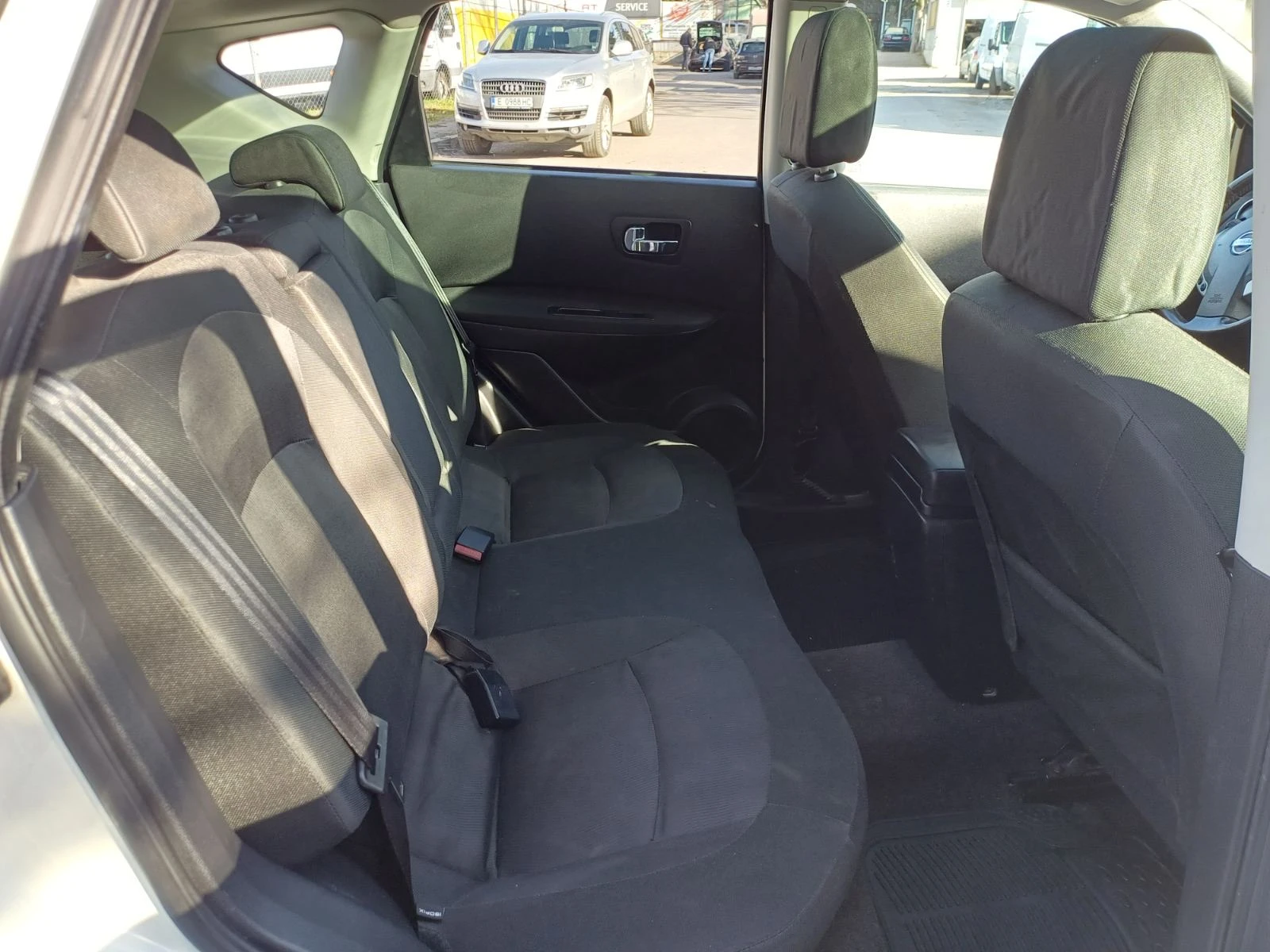 Nissan Qashqai 1.5 dCi Facelift, снимка 15 - Автомобили и джипове - 53824060