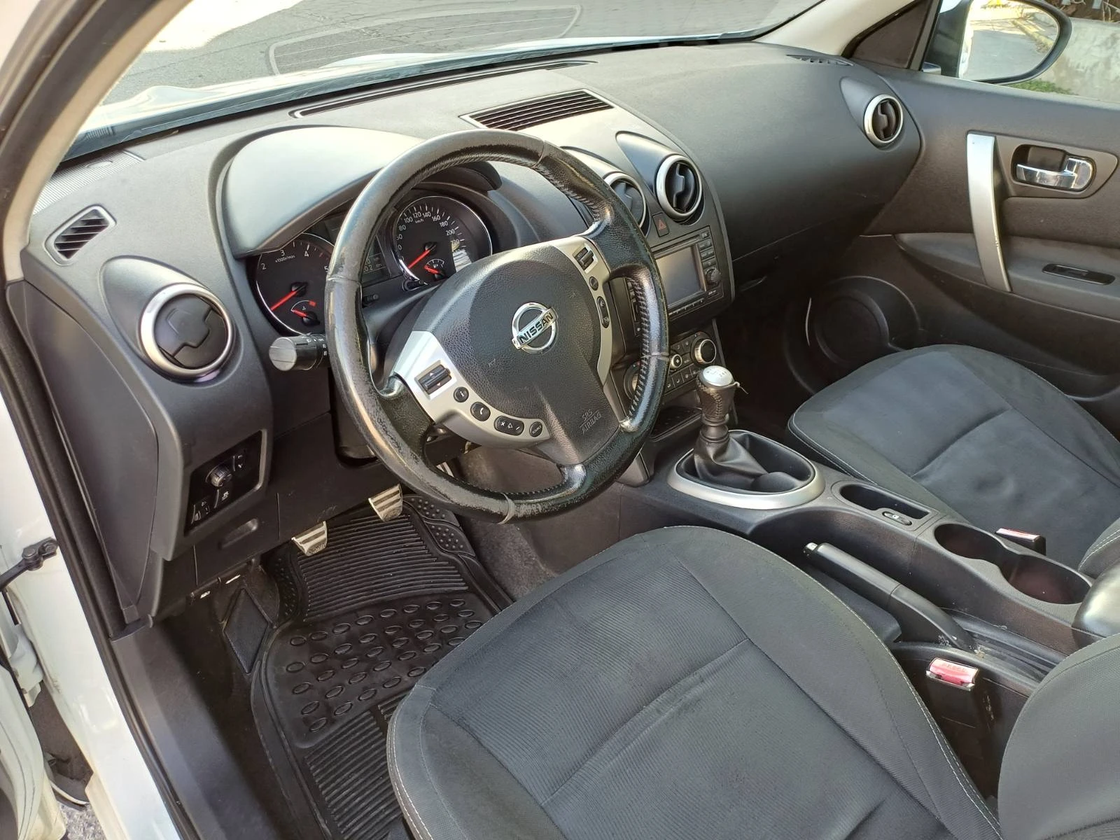 Nissan Qashqai 1.5 dCi Facelift, снимка 9 - Автомобили и джипове - 53824060