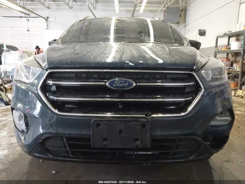 Ford Escape 1.5l Se, снимка 13 - Автомобили и джипове - 54309264