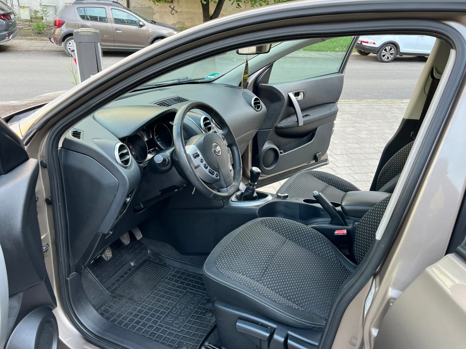 Nissan Qashqai 2.0D/150/4X4/2008Г, снимка 9 - Автомобили и джипове - 54863245