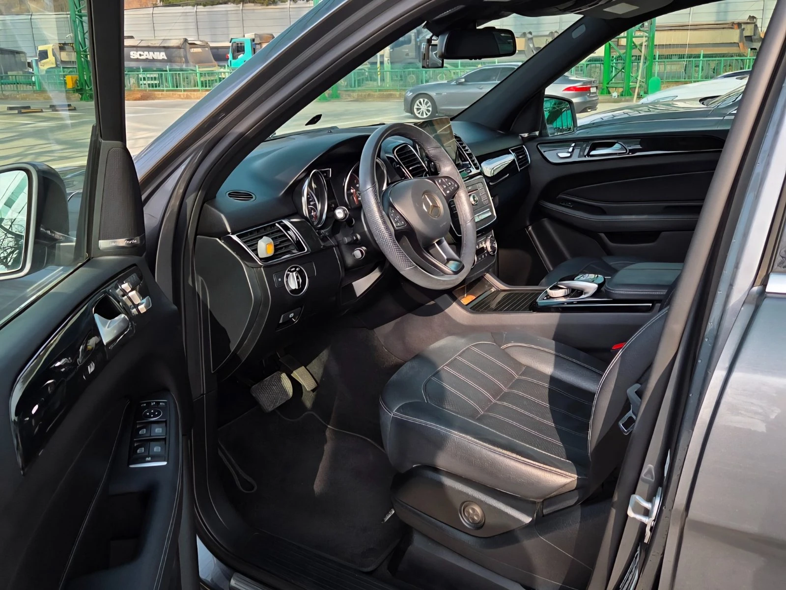 Mercedes-Benz GLE 350 ЛЮК* KEYLESS* ПОДГРЕВ ВОЛАН* КРАЙНА ЦЕНА, снимка 11 - Автомобили и джипове - 55271954