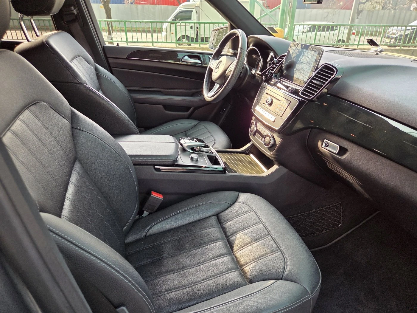 Mercedes-Benz GLE 350 ЛЮК* KEYLESS* ПОДГРЕВ ВОЛАН* КРАЙНА ЦЕНА, снимка 12 - Автомобили и джипове - 55271954