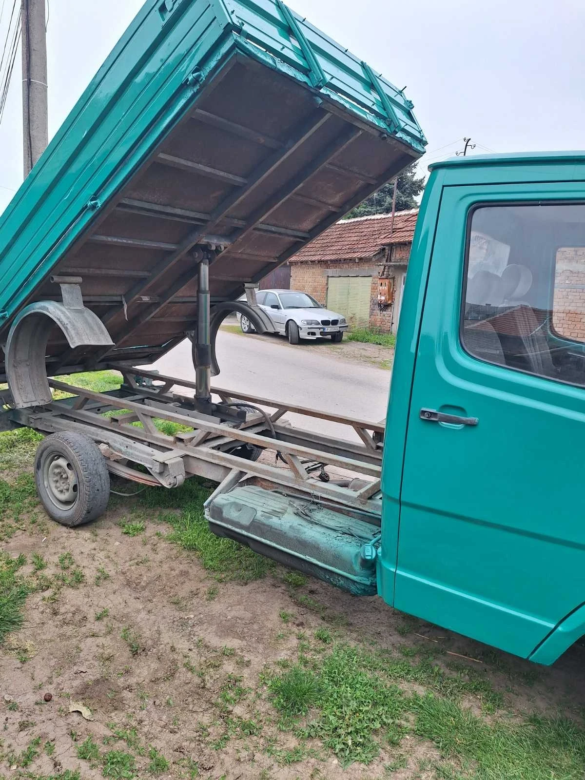 Mercedes-Benz 208 2.3D САМОСВАЛ - изображение 2