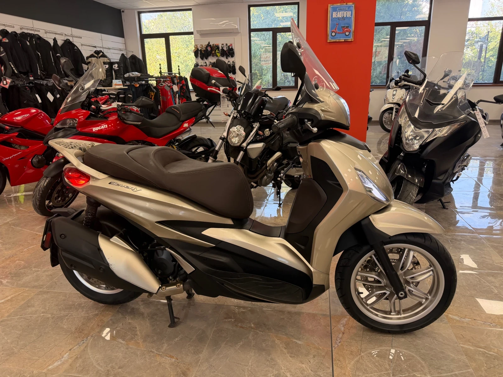 Piaggio Beverly 400IE ABS , снимка 3 - Мотоциклети и мототехника - 56539978
