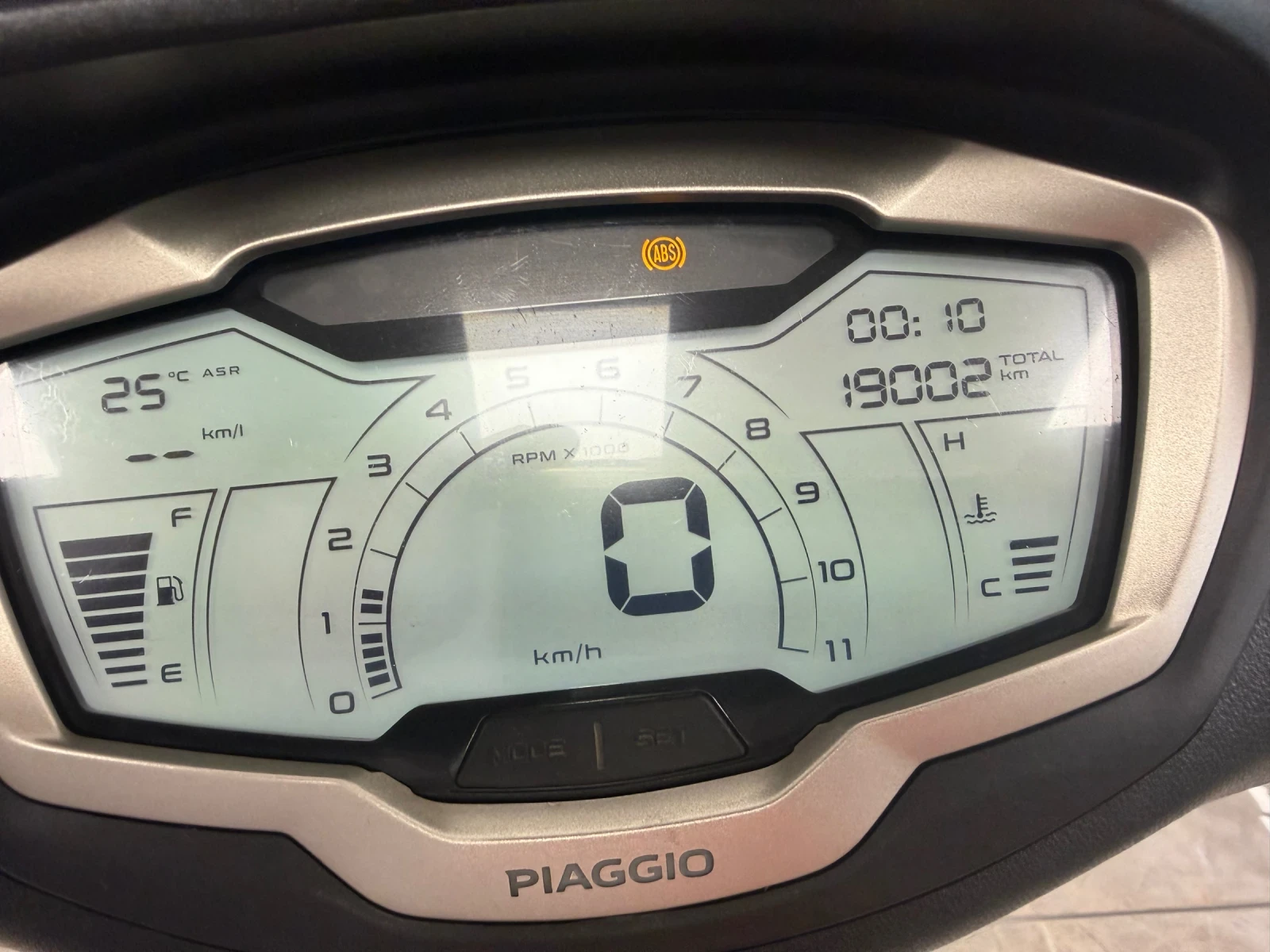 Piaggio Beverly 400IE ABS , снимка 10 - Мотоциклети и мототехника - 56539978
