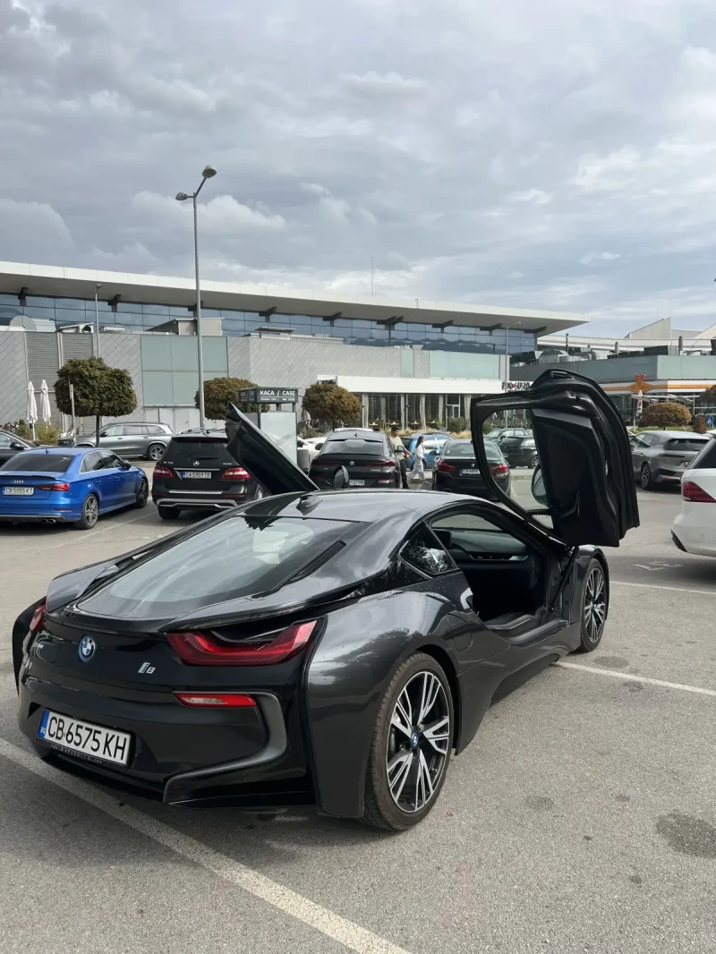 BMW i8   Бартер Лизинг, снимка 2 - Автомобили и джипове - 47547265