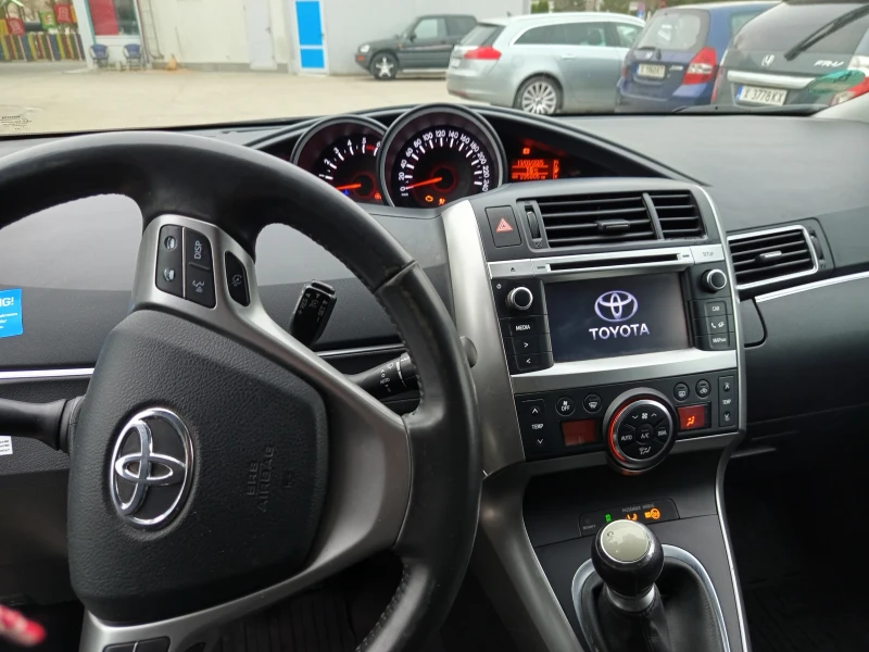 Toyota Verso, снимка 10 - Автомобили и джипове - 49588346