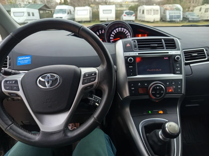 Toyota Verso, снимка 16 - Автомобили и джипове - 49588346