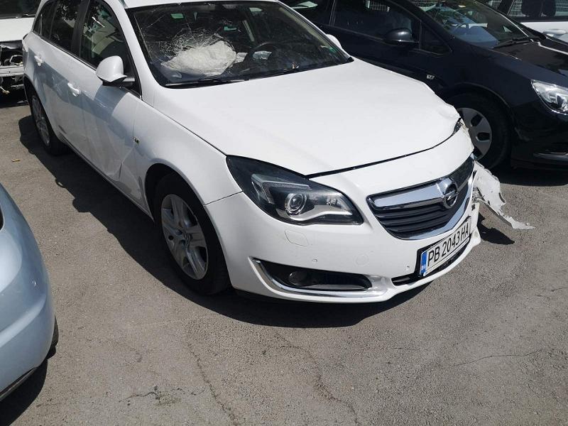 Opel Insignia 1.6 CDTI, снимка 1 - Автомобили и джипове - 45944421