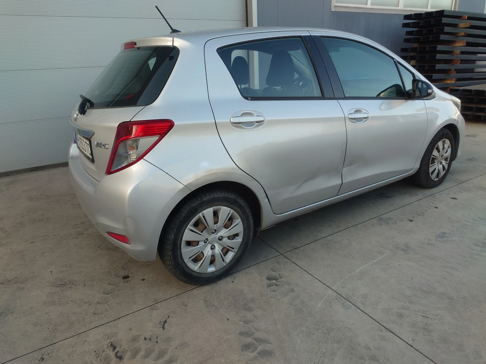 Toyota Yaris 1.3 - изображение 4