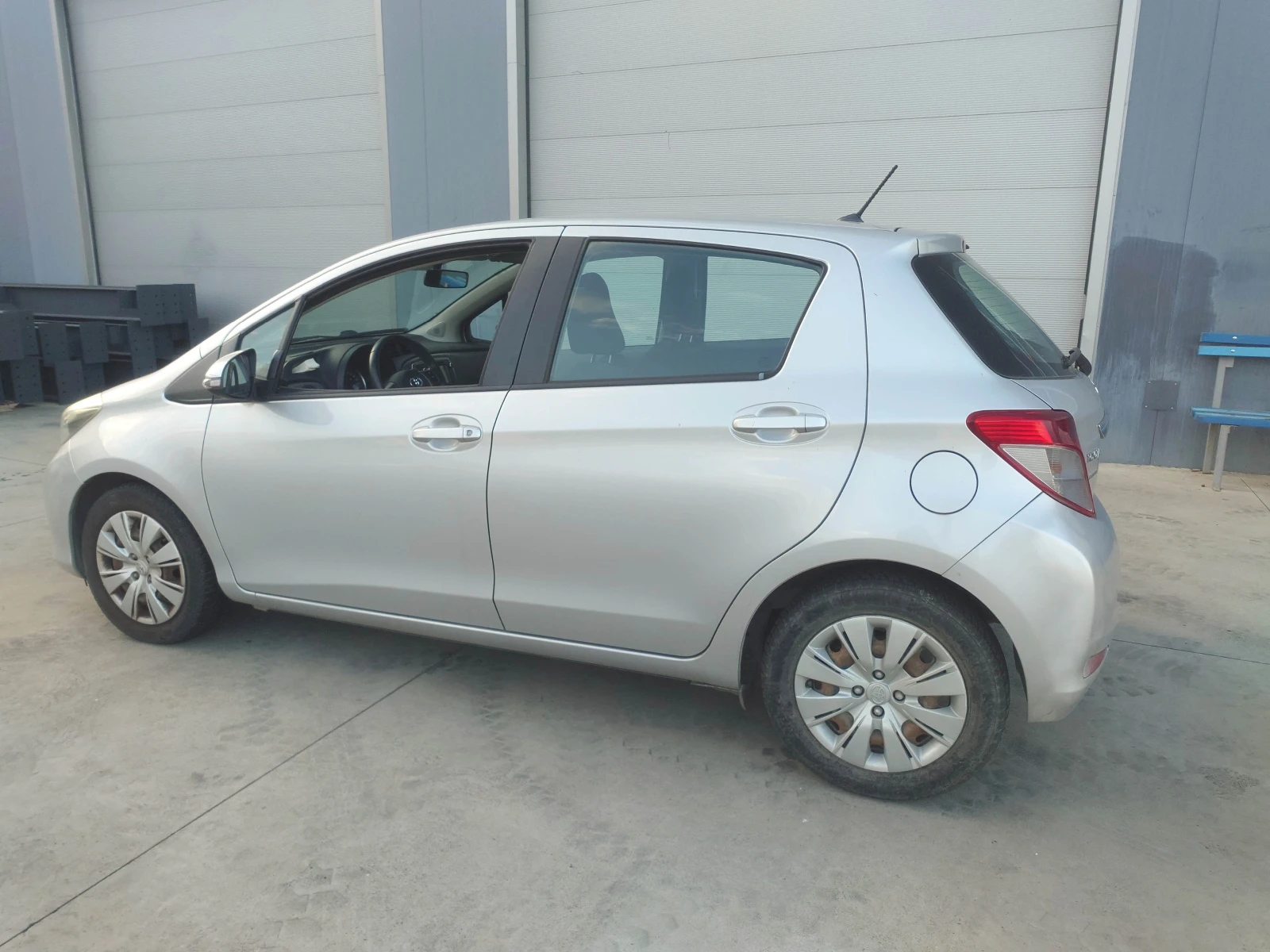 Toyota Yaris 1.3 - изображение 3